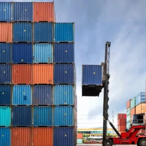 ¿Por qué cuestan un 684% más los envíos marítimos desde China a Europa?